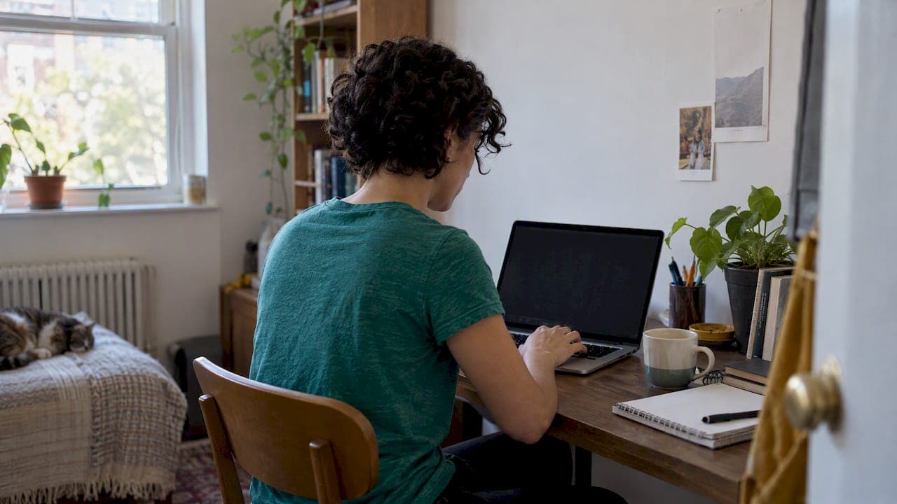 Side Hustles for Introverts: 10 Quiet Ideas That Beat Networking